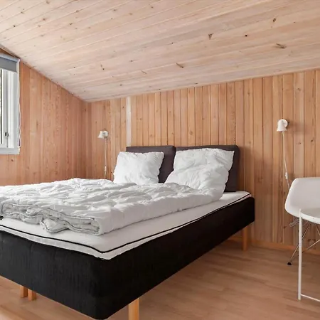 2684-nexo-strandbyskoven-9 * Neksø